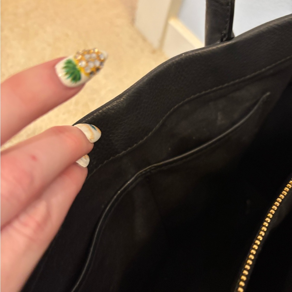 Tory Butch black purse. - Picture 8 of 11
